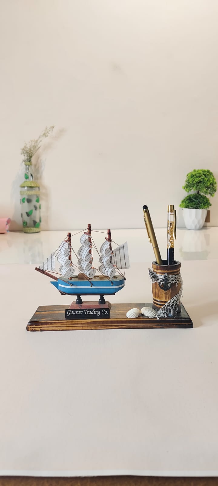Customise pen stand with boat design