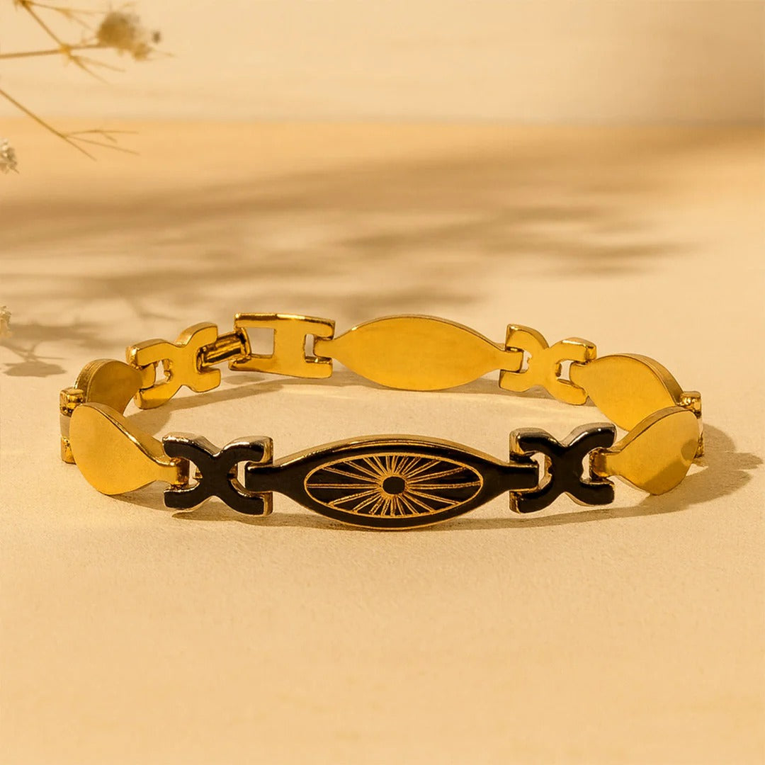 Personalized Golden Chain Bracelet for Men.