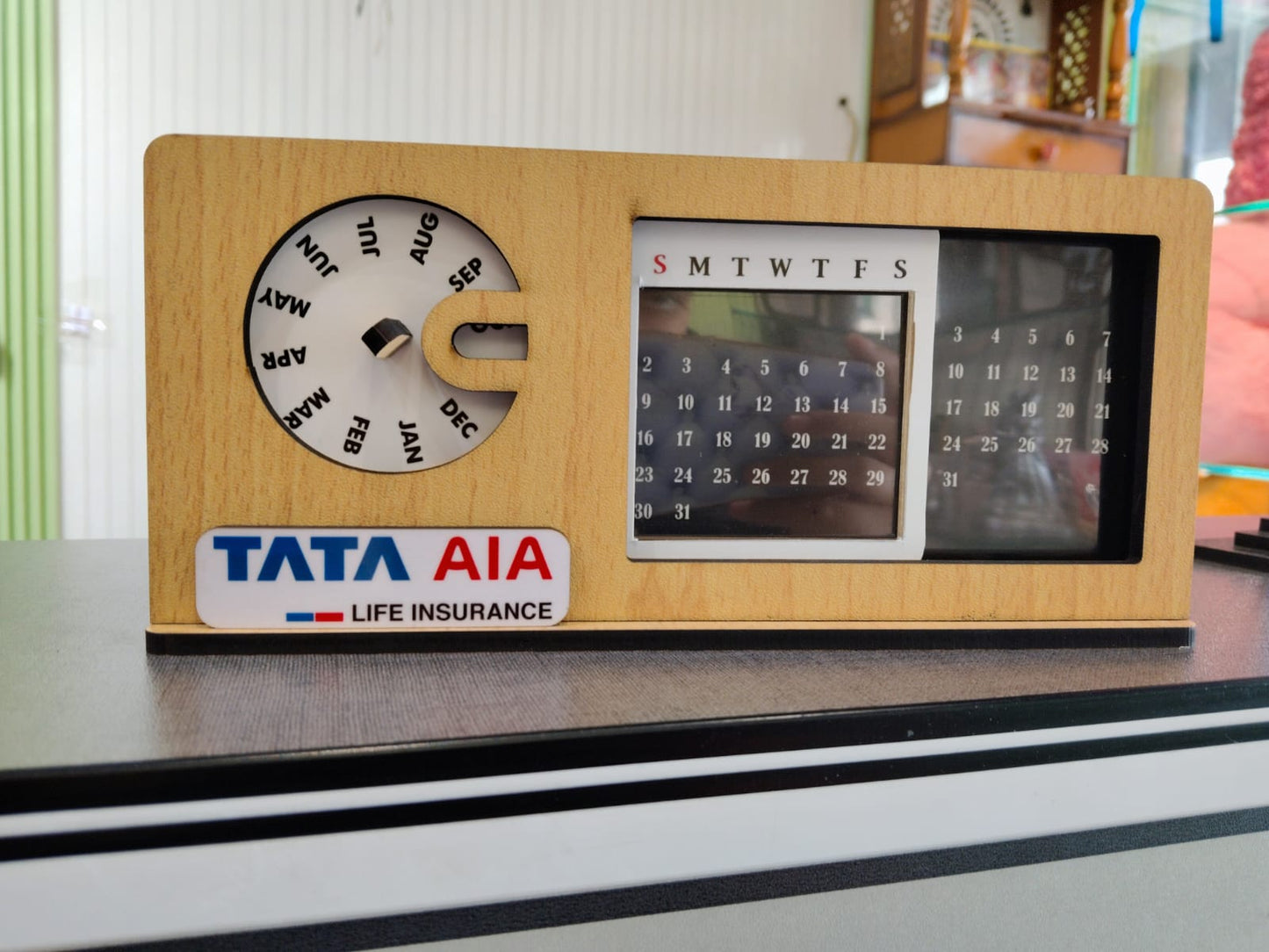 Wooden Perpetual Desk Calendar with Pen Holder 3 Compartments