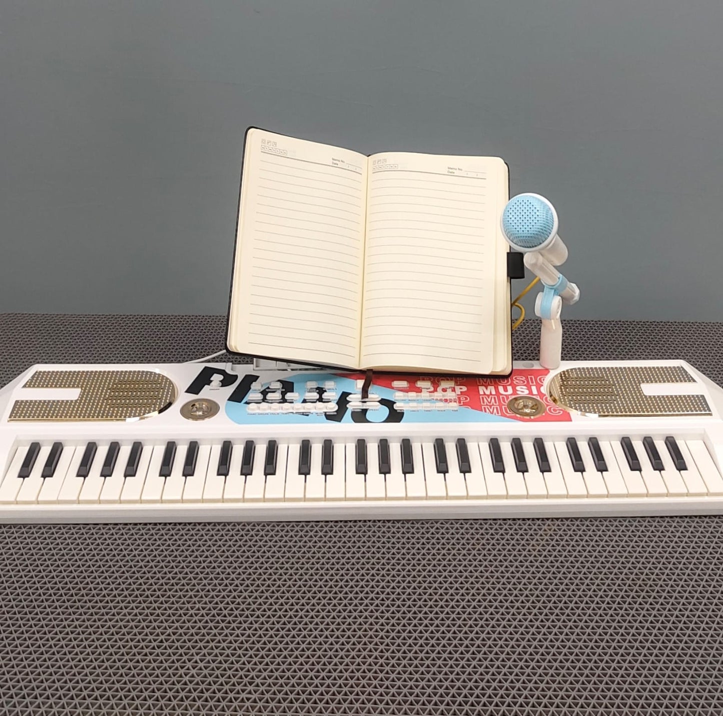 Customize  Piano With Wike Set ..