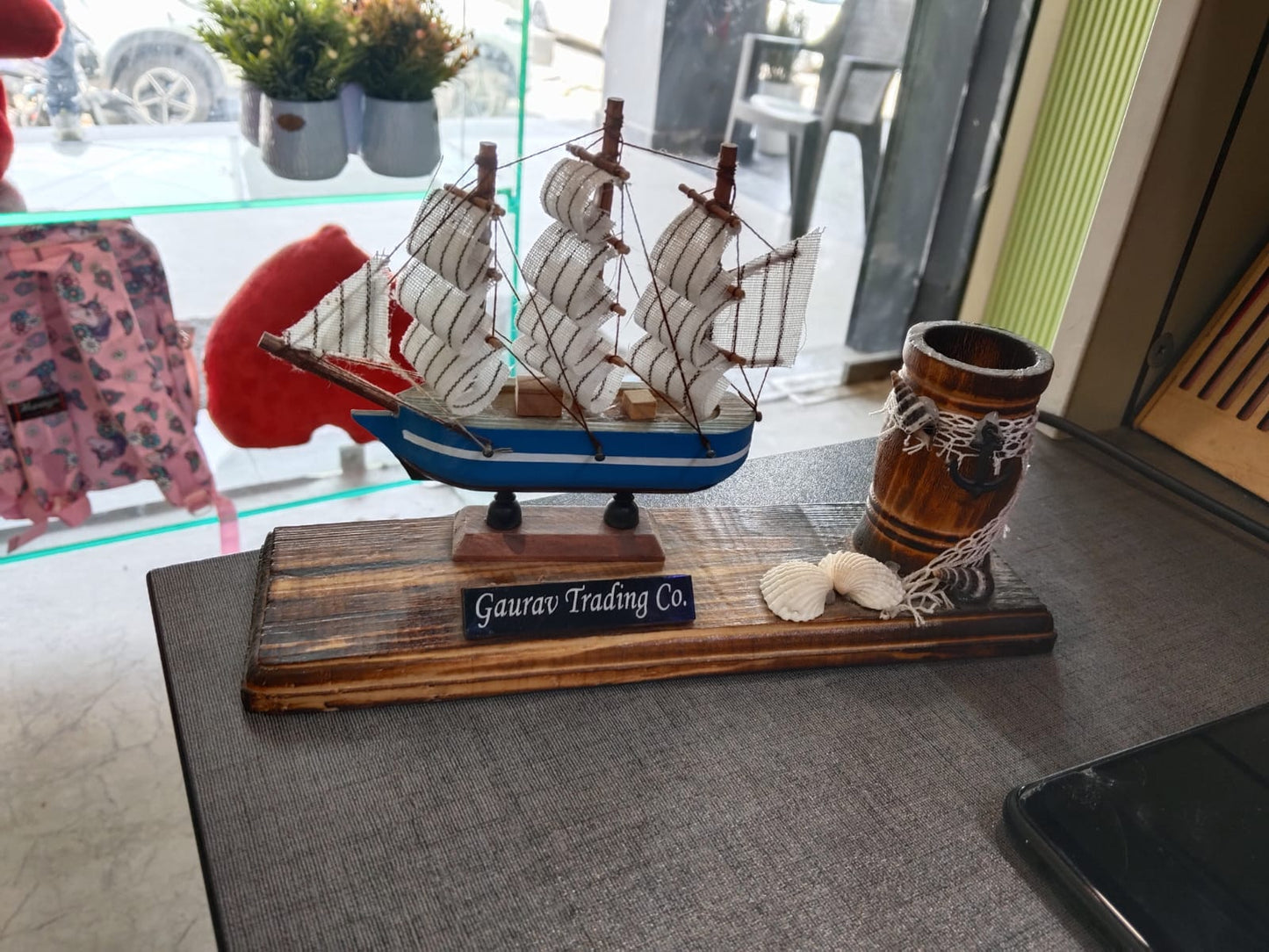 Customise pen stand with boat design