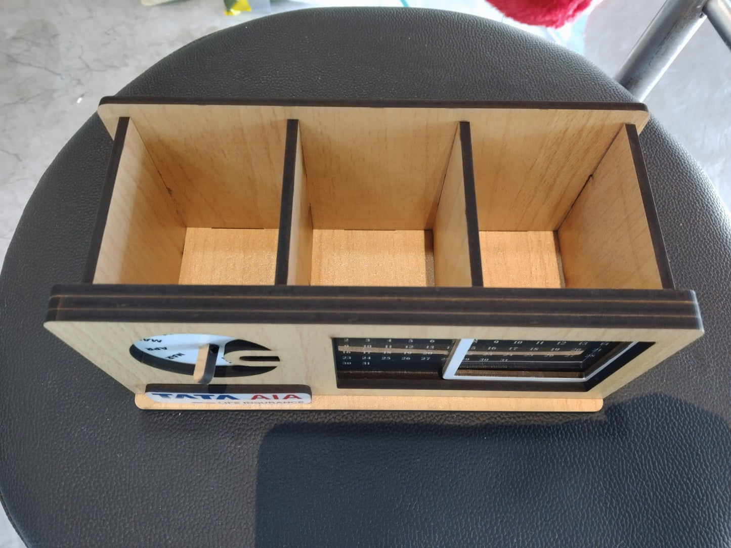 Wooden Perpetual Desk Calendar with Pen Holder 3 Compartments