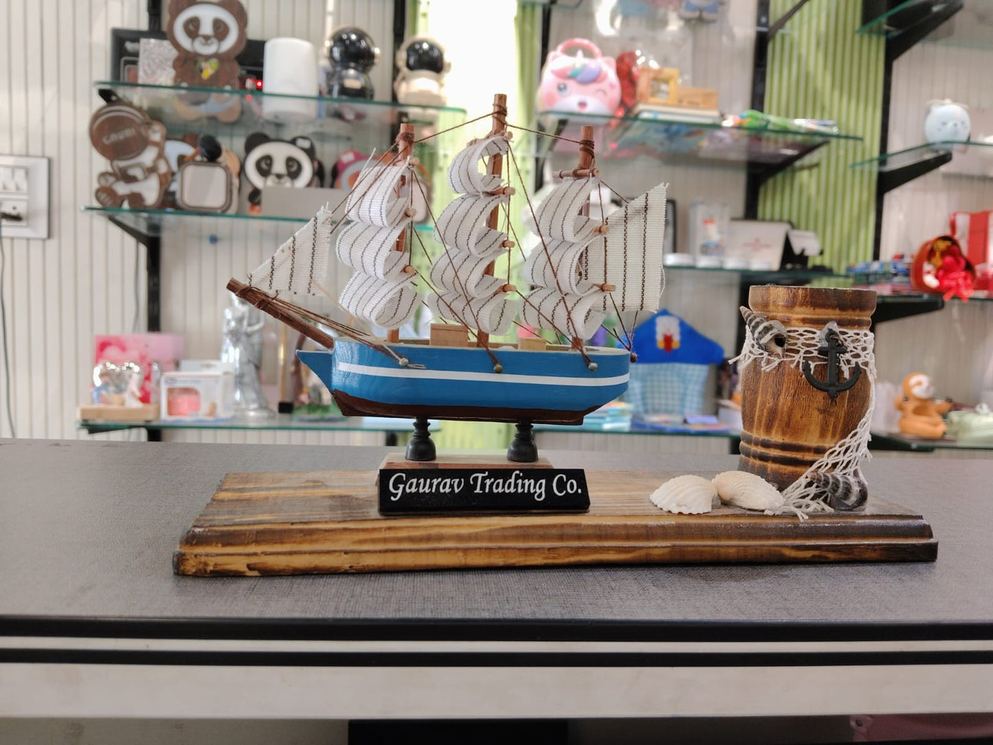 Customise pen stand with boat design