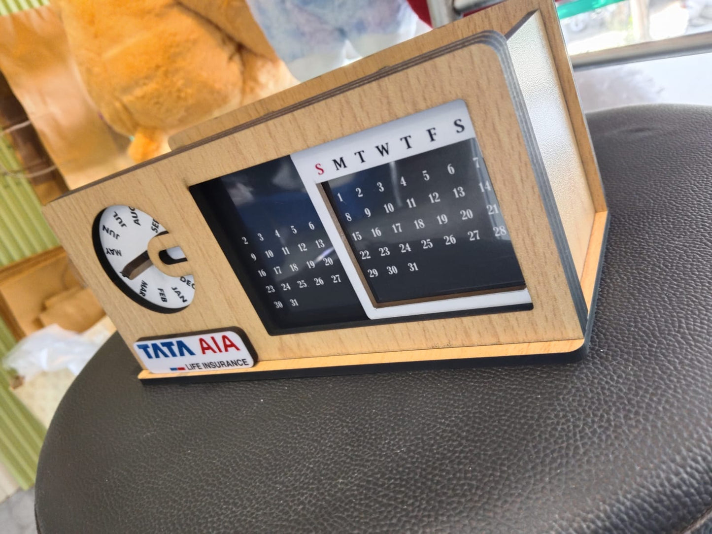 Wooden Perpetual Desk Calendar with Pen Holder 3 Compartments