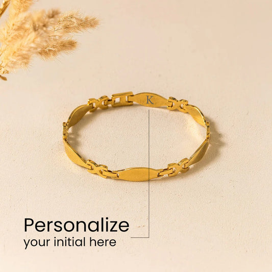 Personalized Golden Chain Bracelet for Men.