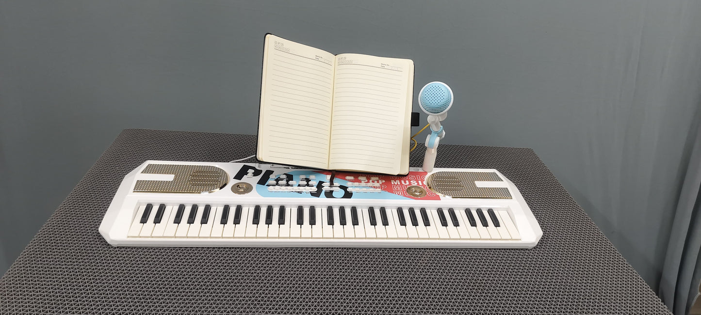 Customize  Piano With Wike Set ..
