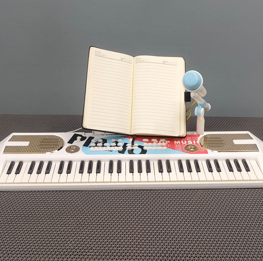 Customize  Piano With Wike Set ..